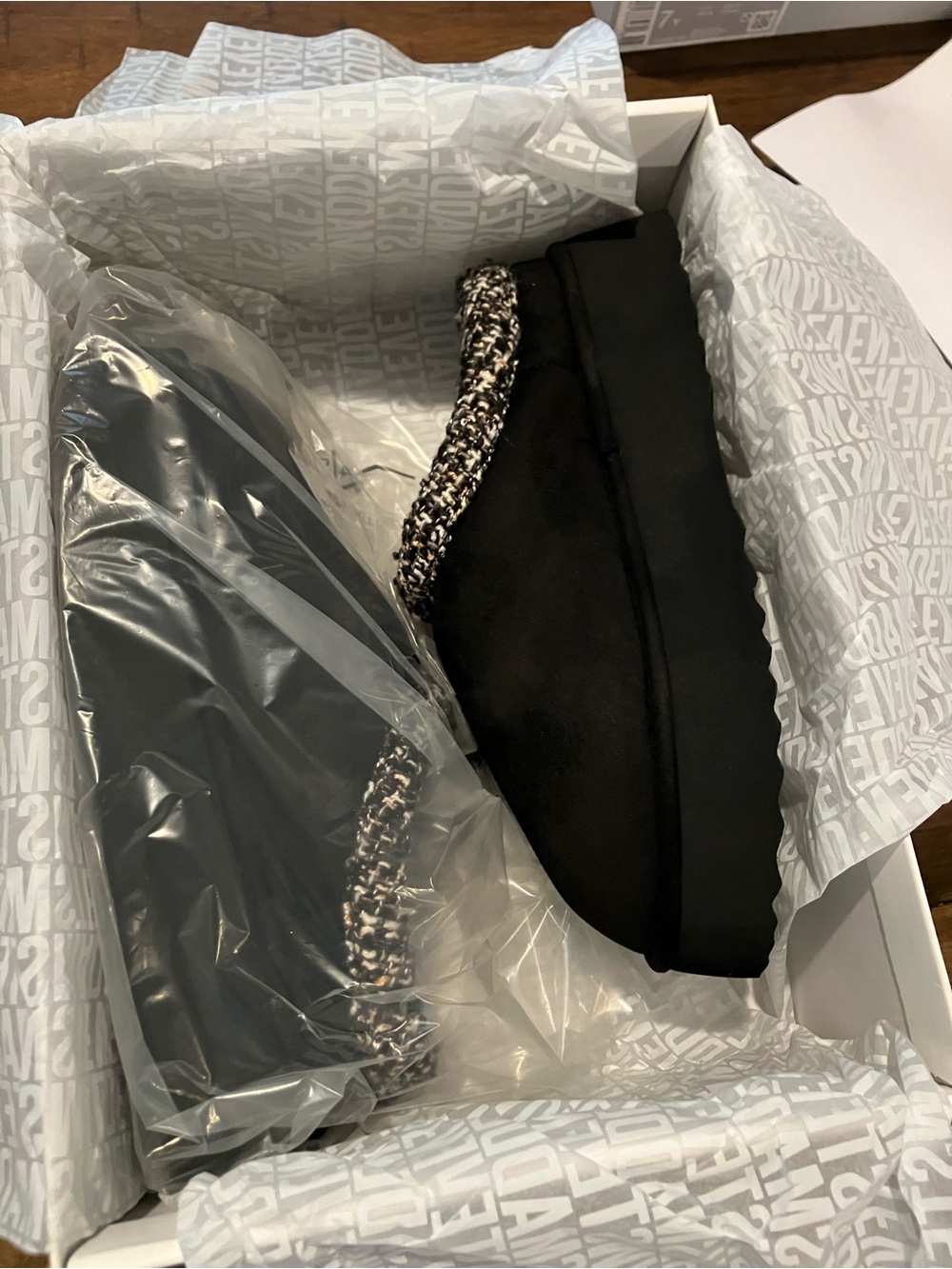 Black Women's Slip-On Steve Madden Selden platform mule shoes with Trim. Sz 7